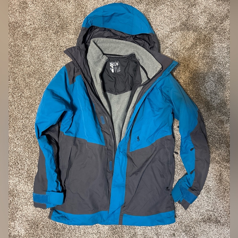 Mountain Hardware Winter Ski Coat with Zip out jacket; Size Medium